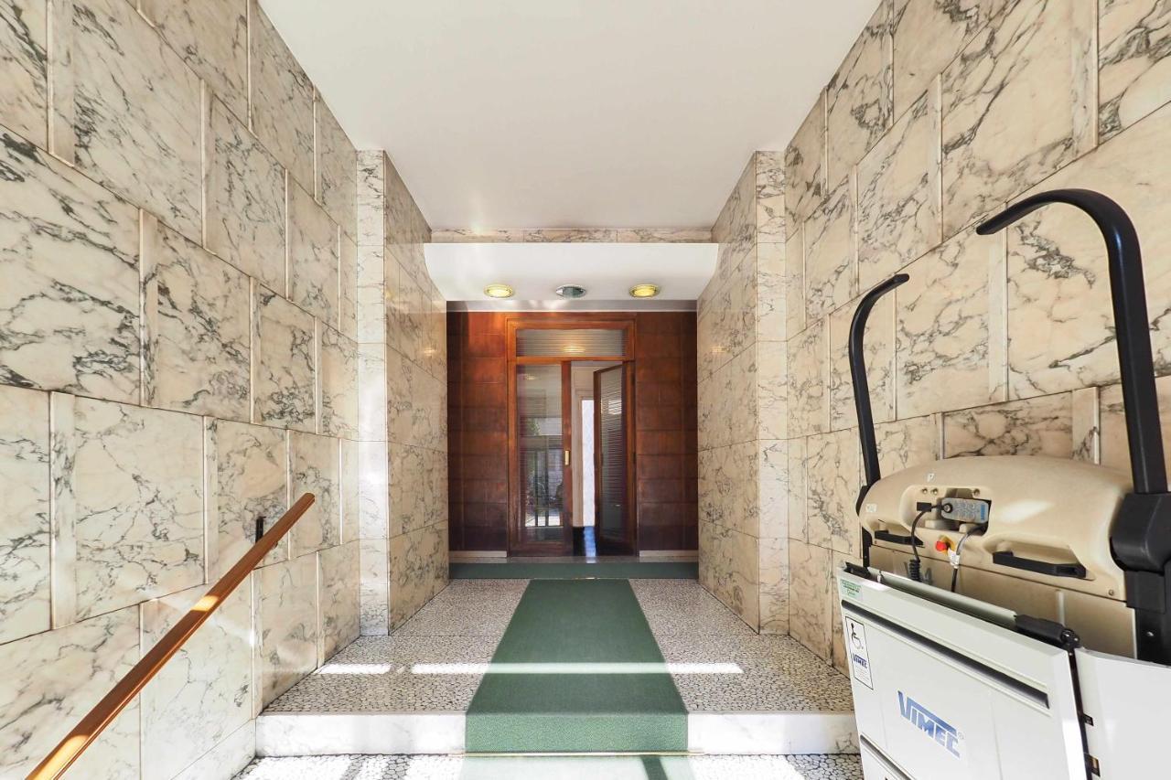 Mba24 Charming Suite Close To Metro Fieracitylife Милано Екстериор снимка