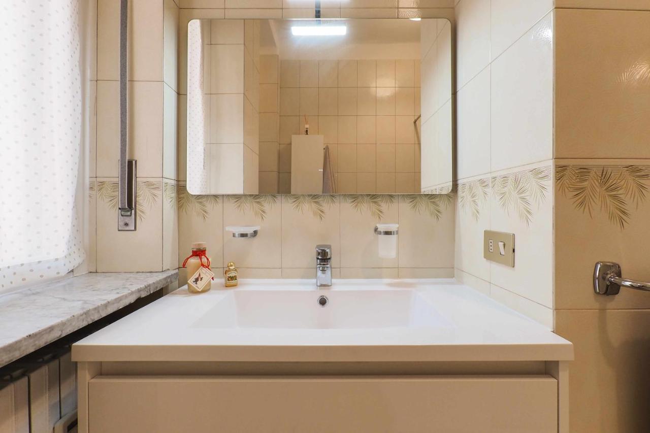 Mba24 Charming Suite Close To Metro Fieracitylife Милано Екстериор снимка