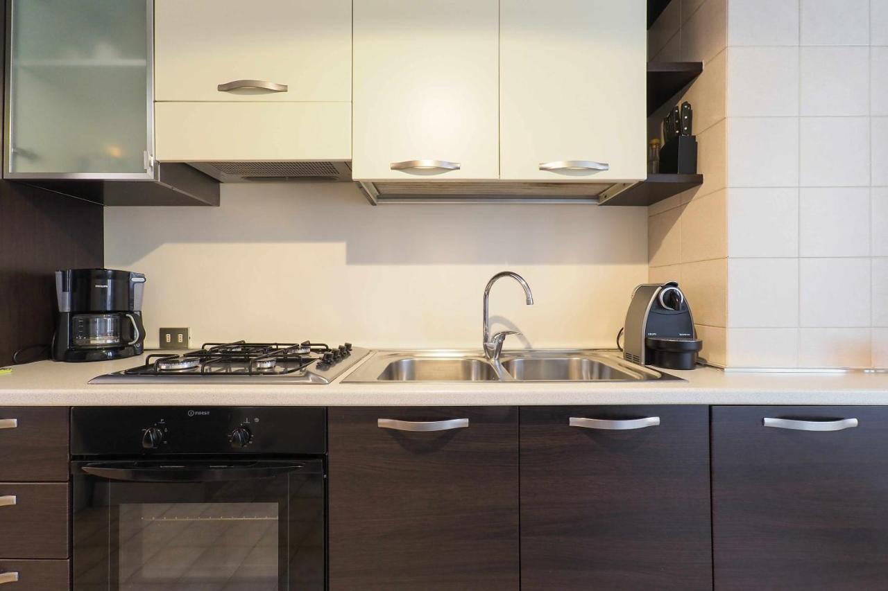 Mba24 Charming Suite Close To Metro Fieracitylife Милано Екстериор снимка