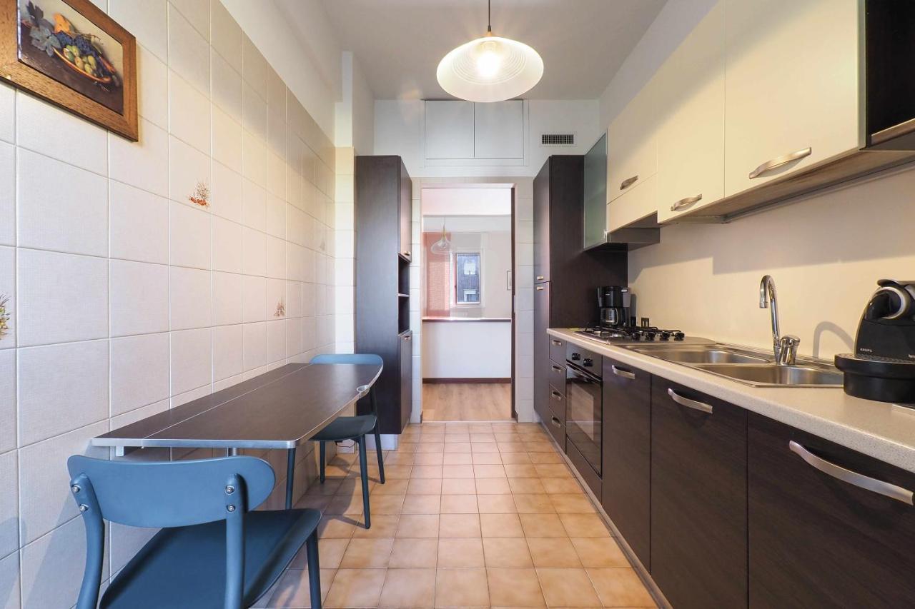 Mba24 Charming Suite Close To Metro Fieracitylife Милано Екстериор снимка